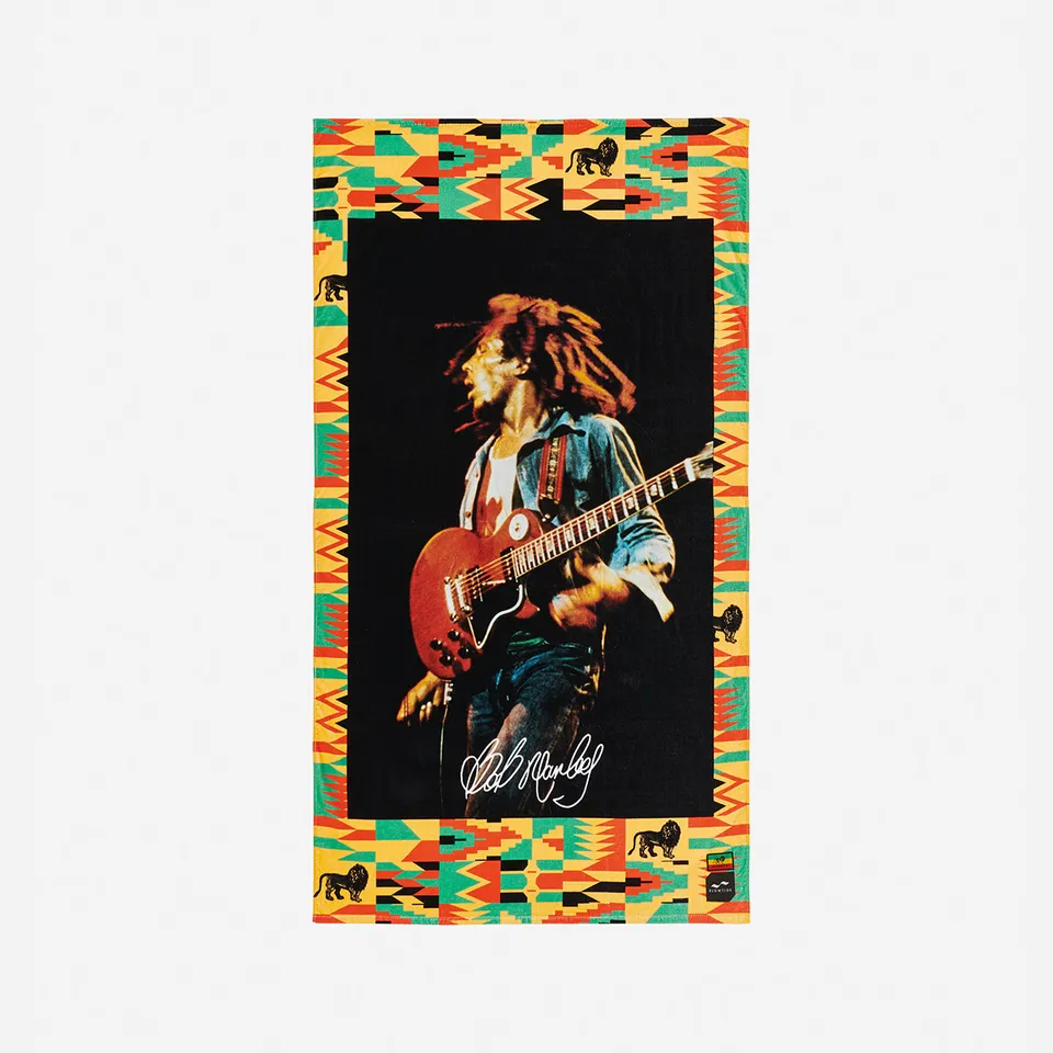 slowtide-trenchtown-strandtuch-bob-marley-x-slowtify-kollektion-baumwoll-frottee image 1