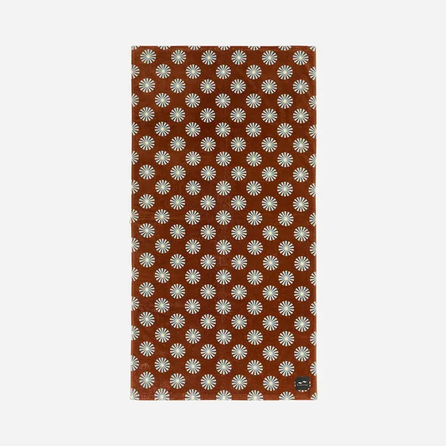 slowtide-sun-dazed-strandtuch-beach-towel-in-toast-mit-retro-g-nsebl-mchen-muste image 1