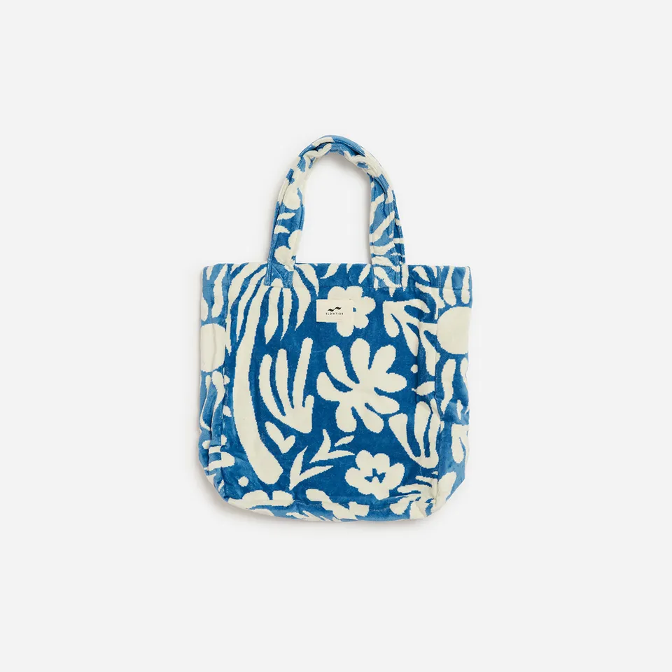 slowtide-sunny-terry-tote-strandtasche-in-dusty-blue-mit-frottee-au-enfl-che-blu image 1