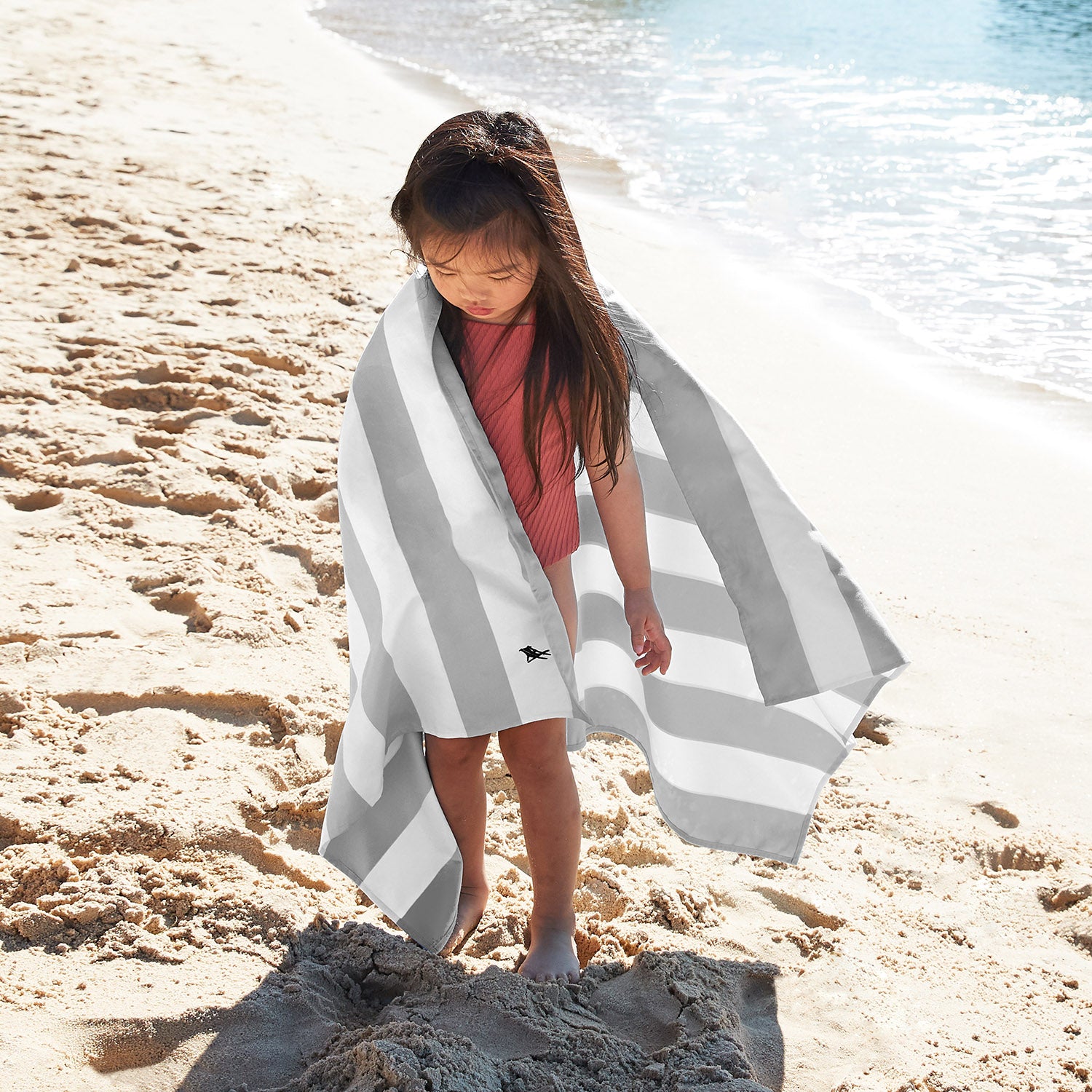 dock-bay-kids-beach-towel-cabana-goa-grey-sandfreies-kinder-strandtuch-aus-dryq image 1