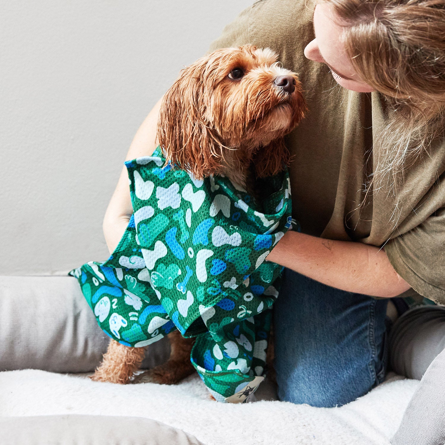dock-bay-hundehandtuch-where-s-woofy-dryq-waffle-mit-taschenhandschlitzen image 3