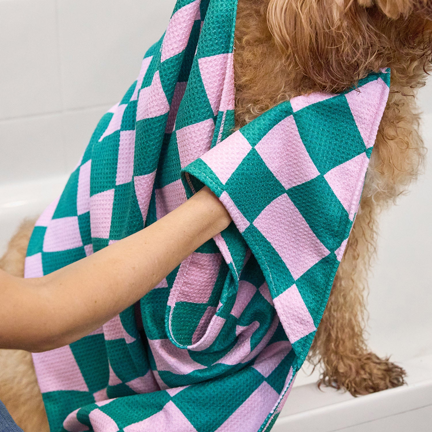 dock-bay-dog-towel-check-mutt-hundetuch-mit-dryq-waffle-und-handtaschen image 3
