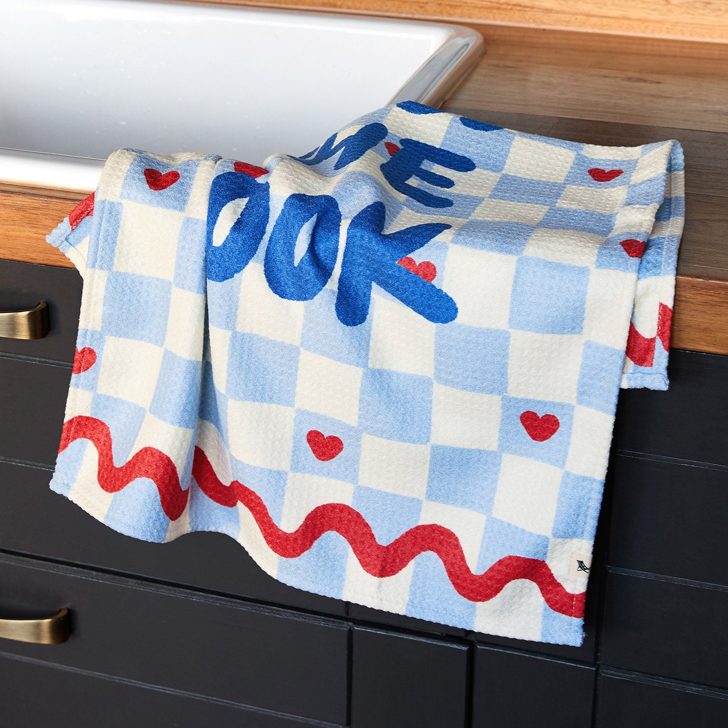 dock-bay-tea-towel-geschirrtuch-kiss-the-cook-100-recyceltes-dryq-k-chentuch-mit image 3