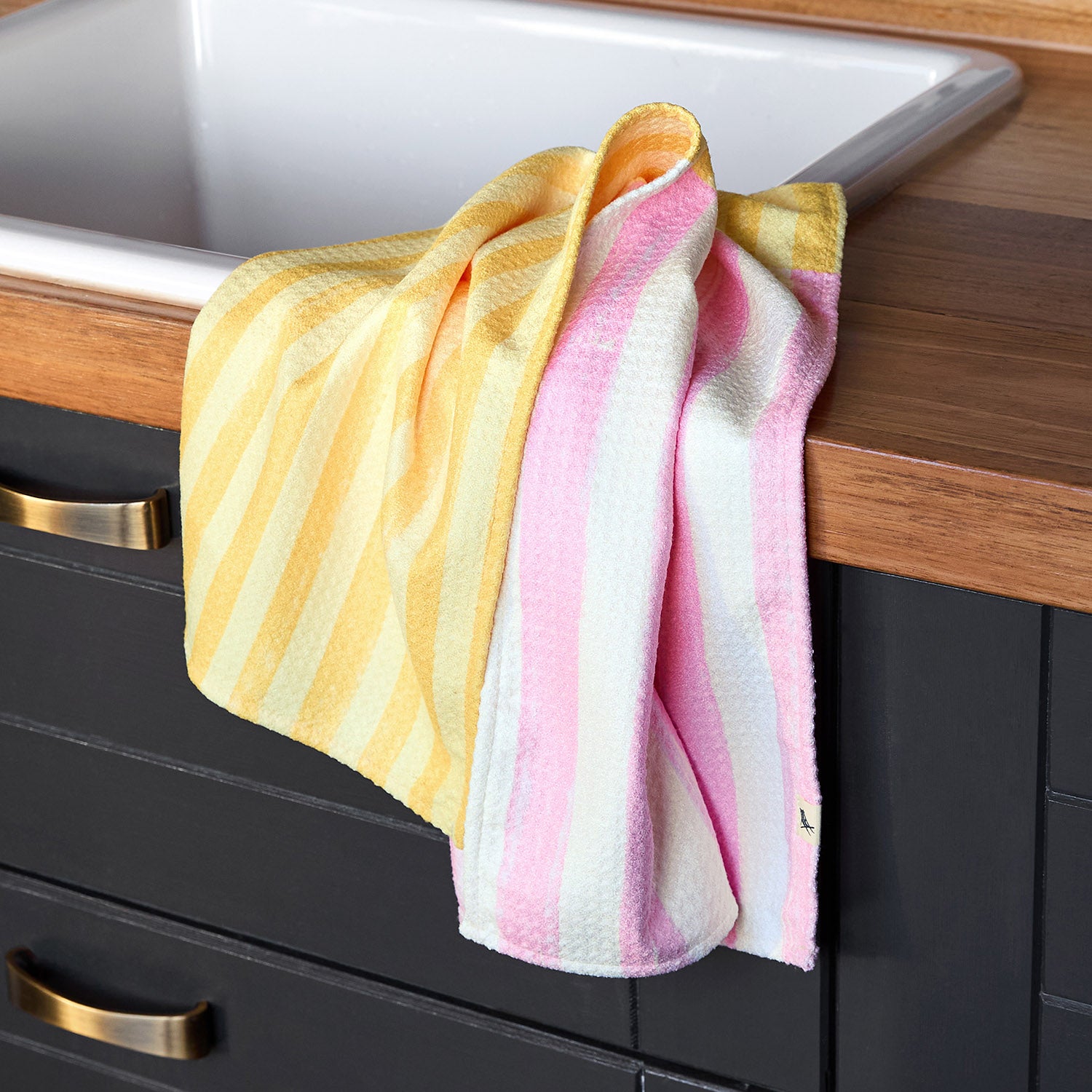 dock-bay-tea-towel-pink-grapefruit-geschirrtuch-aus-100-recyceltem-dryq-gewebe-s image 3