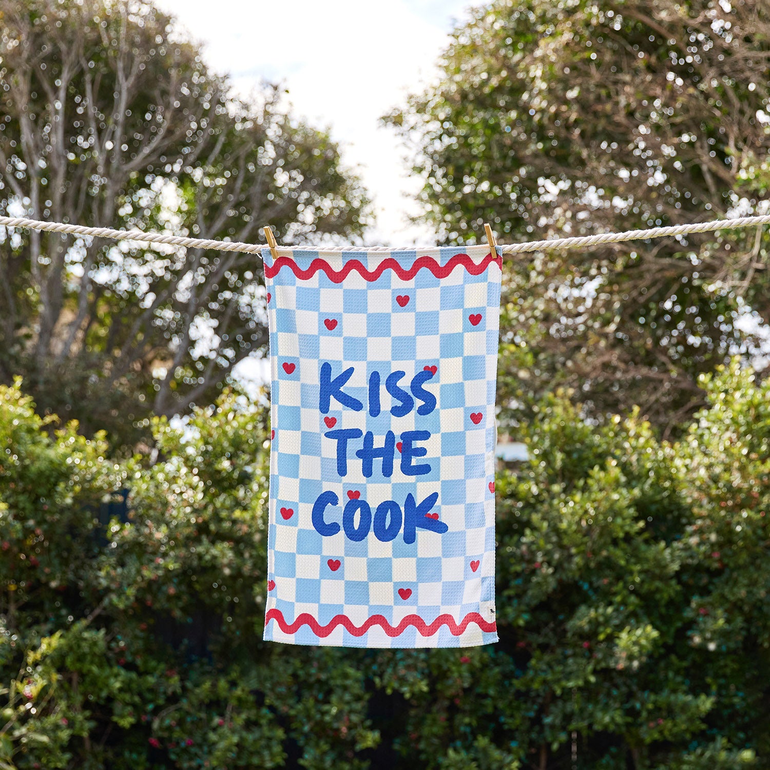 dock-bay-tea-towel-geschirrtuch-kiss-the-cook-100-recyceltes-dryq-k-chentuch-mit image 4