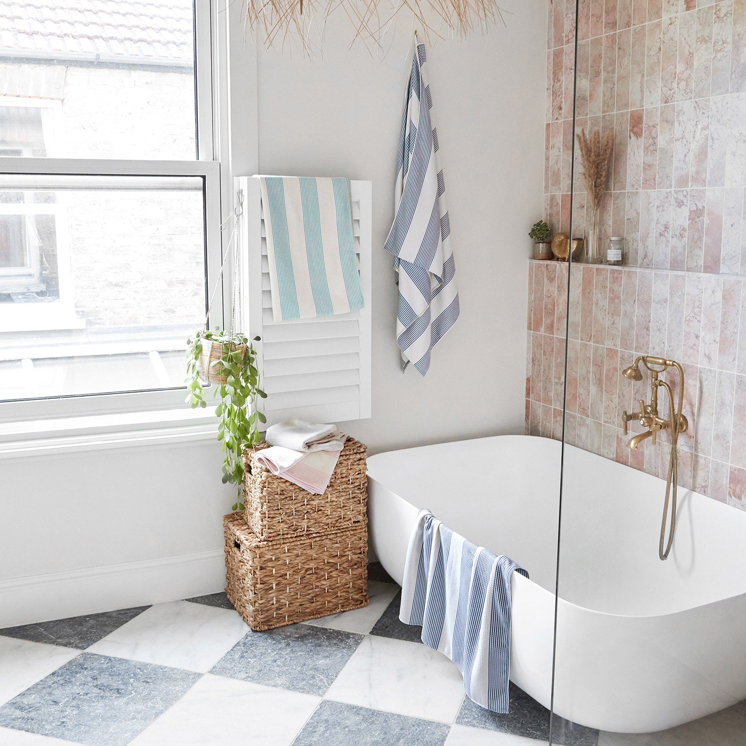 dock-bay-quick-dry-bath-towel-primrose-pink-badetuch-aus-dickerem-recyceltem-waf image 4