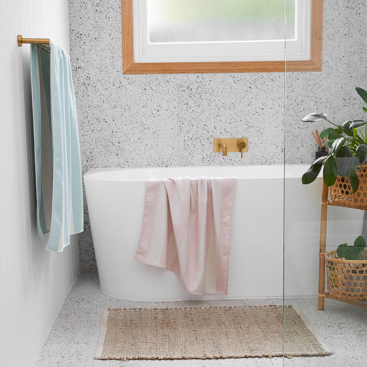dock-bay-quick-dry-bath-towel-primrose-pink-badetuch-aus-dickerem-recyceltem-waf image 5
