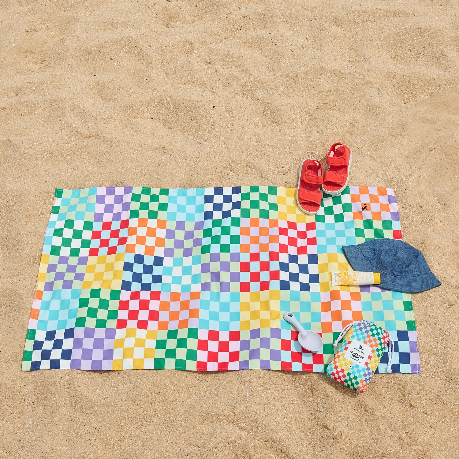 dock-bay-kids-beach-towel-check-me-out-sandfreies-kinder-strandtuch-aus-100-recy image 5