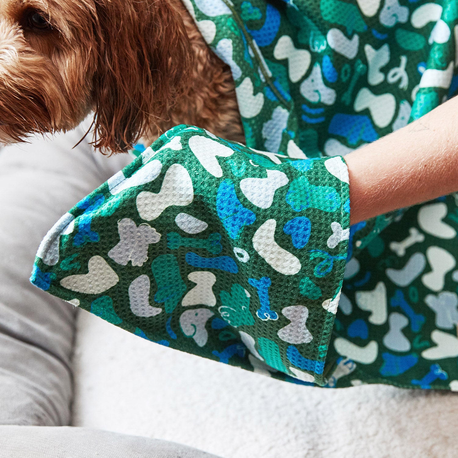 dock-bay-hundehandtuch-where-s-woofy-dryq-waffle-mit-taschenhandschlitzen image 7