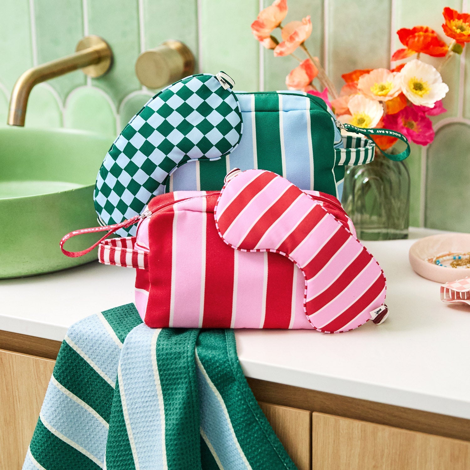 dock-bay-toiletry-bag-peppermint-punch-kulturbeutel-aus-recyceltem-material-abwi image 7