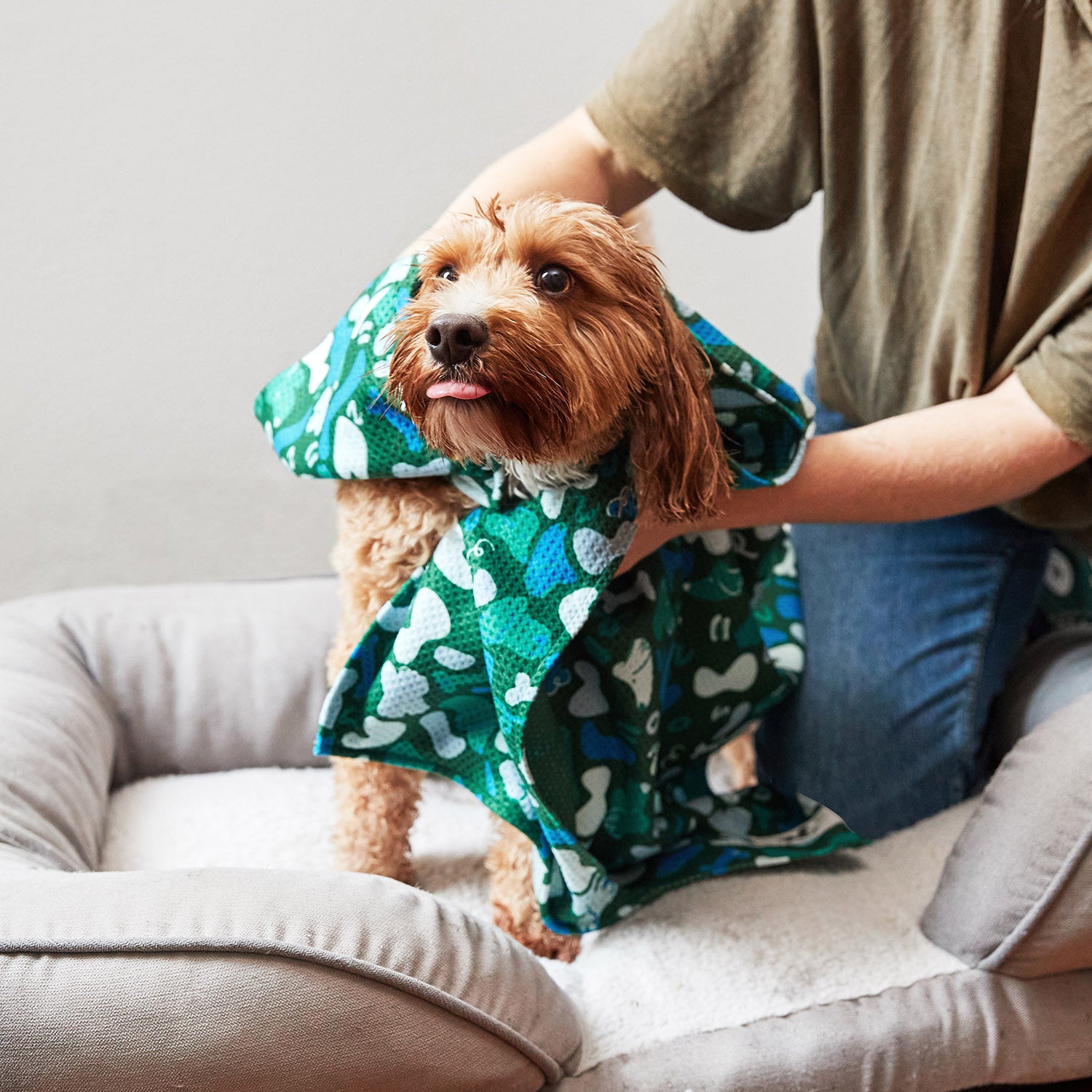 dock-bay-hundehandtuch-where-s-woofy-dryq-waffle-mit-taschenhandschlitzen image 8