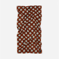 slowtide-sun-dazed-strandtuch-beach-towel-in-toast-mit-retro-g-nsebl-mchen-muste image 6