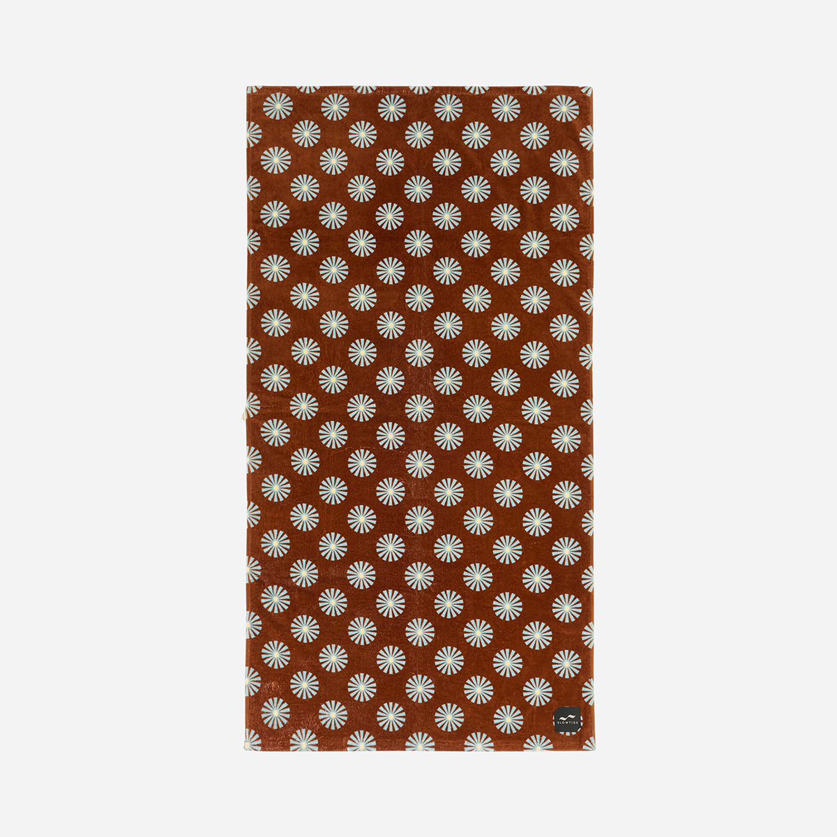 slowtide-sun-dazed-strandtuch-beach-towel-in-toast-mit-retro-g-nsebl-mchen-muste image 1