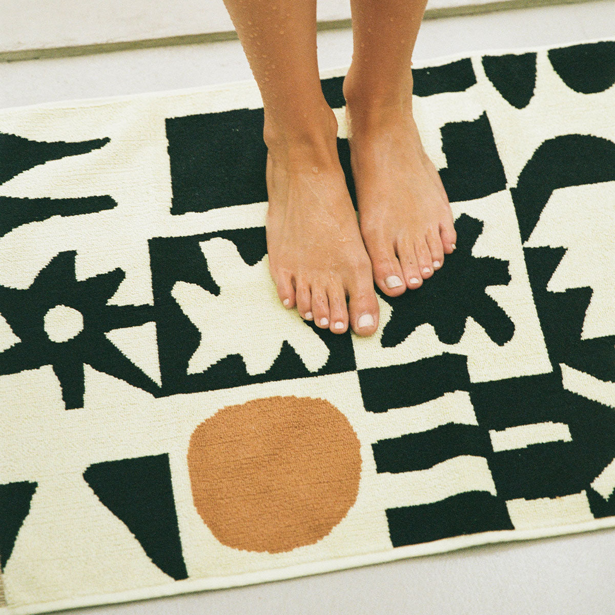 slowtide-upton-bath-mat-badematte-schwarz-1000-gsm-beidseitig-schlingen-terry-50 image 4